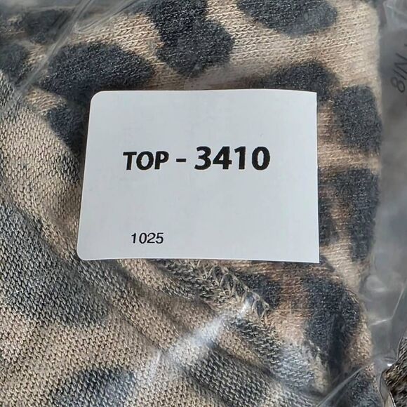 Victoria’s Secret Leopard Print Long Sleeve Top Size M - Picture 6 of 6